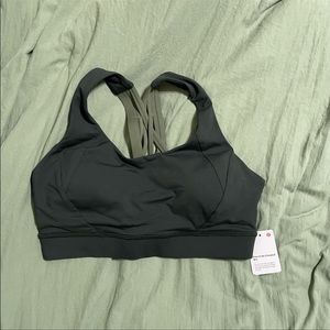 Lululemon free to elevated bra Rainforest Green NWT
